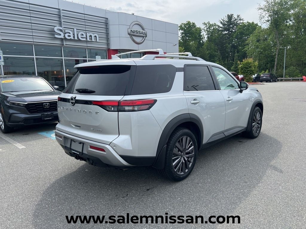 2023 Nissan Pathfinder SL