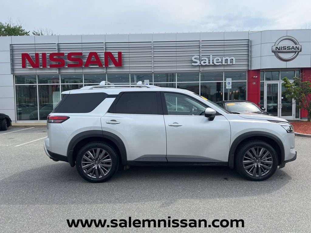 2023 Nissan Pathfinder SL