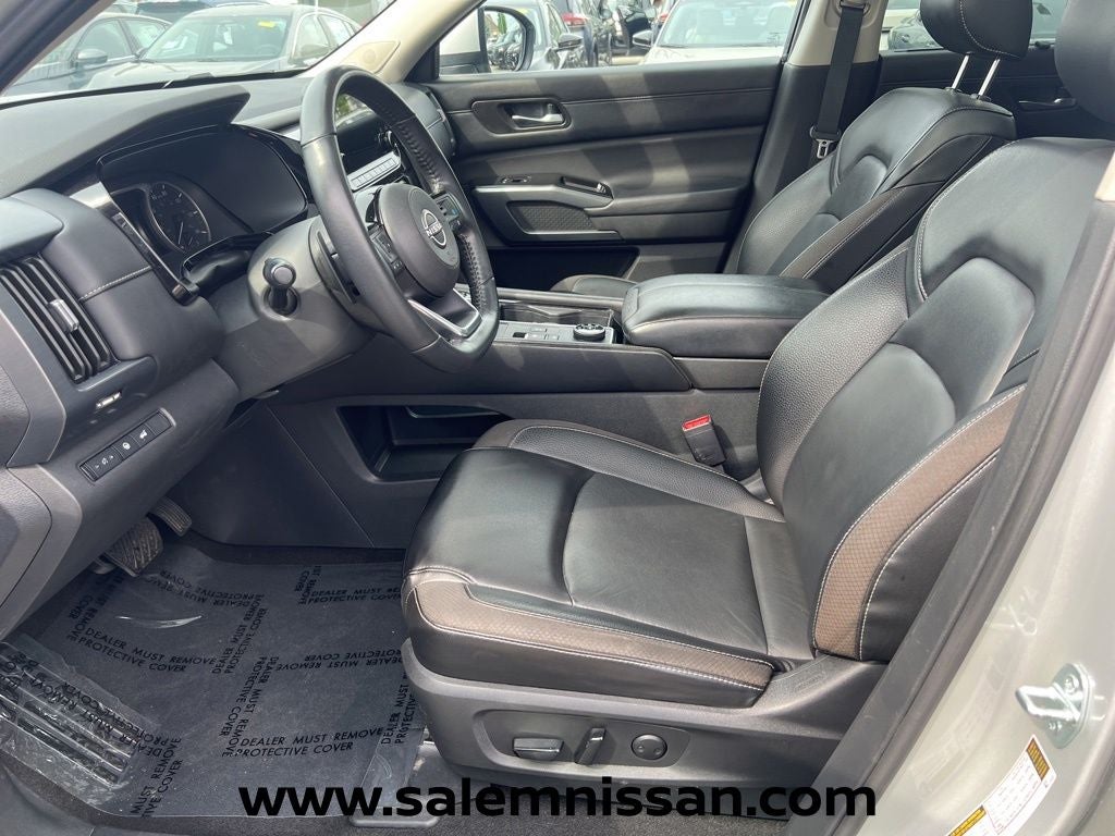 2023 Nissan Pathfinder SL