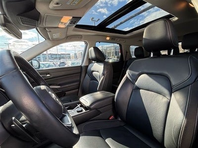 2023 Nissan Pathfinder SL