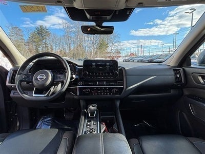 2023 Nissan Pathfinder SL