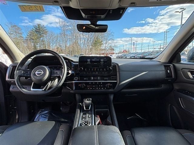 2023 Nissan Pathfinder SL