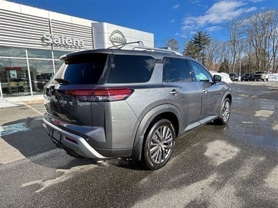 2023 Nissan Pathfinder SL
