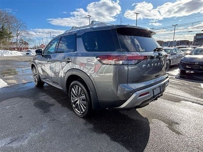 2023 Nissan Pathfinder SL