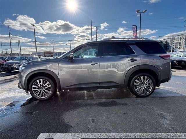 2023 Nissan Pathfinder SL