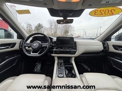 2023 Nissan Pathfinder SL