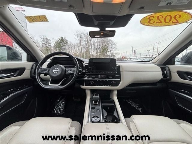2023 Nissan Pathfinder SL