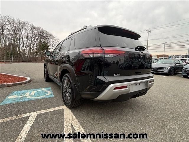 2023 Nissan Pathfinder SL
