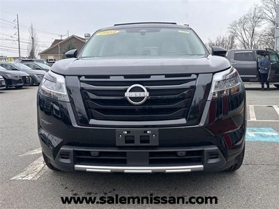 2023 Nissan Pathfinder SL