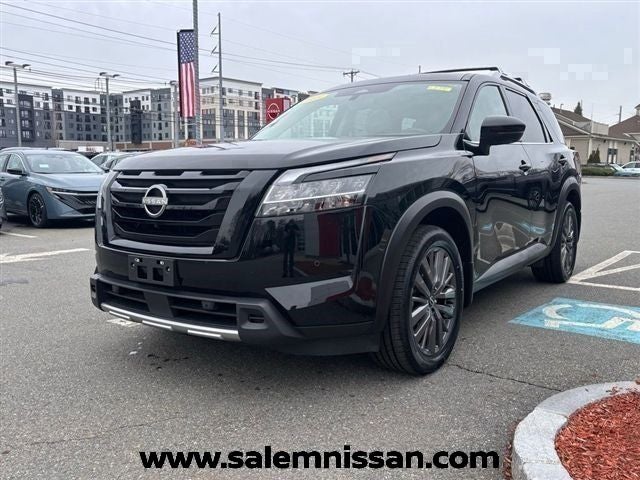 2023 Nissan Pathfinder SL