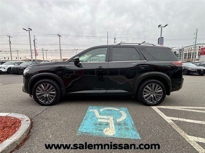 2023 Nissan Pathfinder SL