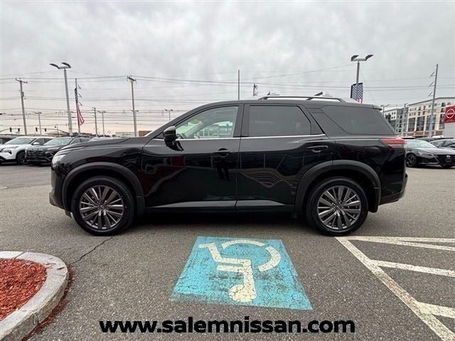 2023 Nissan Pathfinder SL