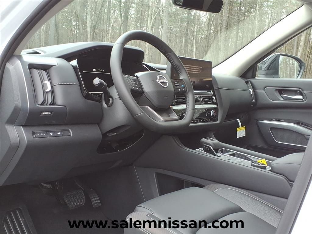 2026 Nissan Pathfinder SL