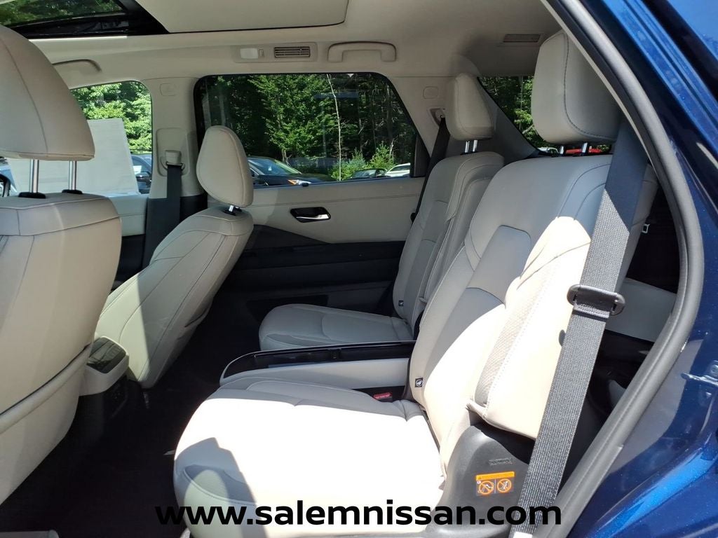 2026 Nissan Pathfinder SL