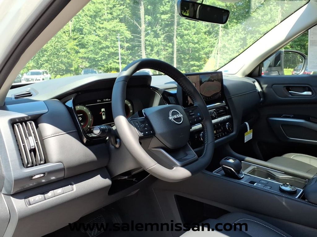 2026 Nissan Pathfinder SL