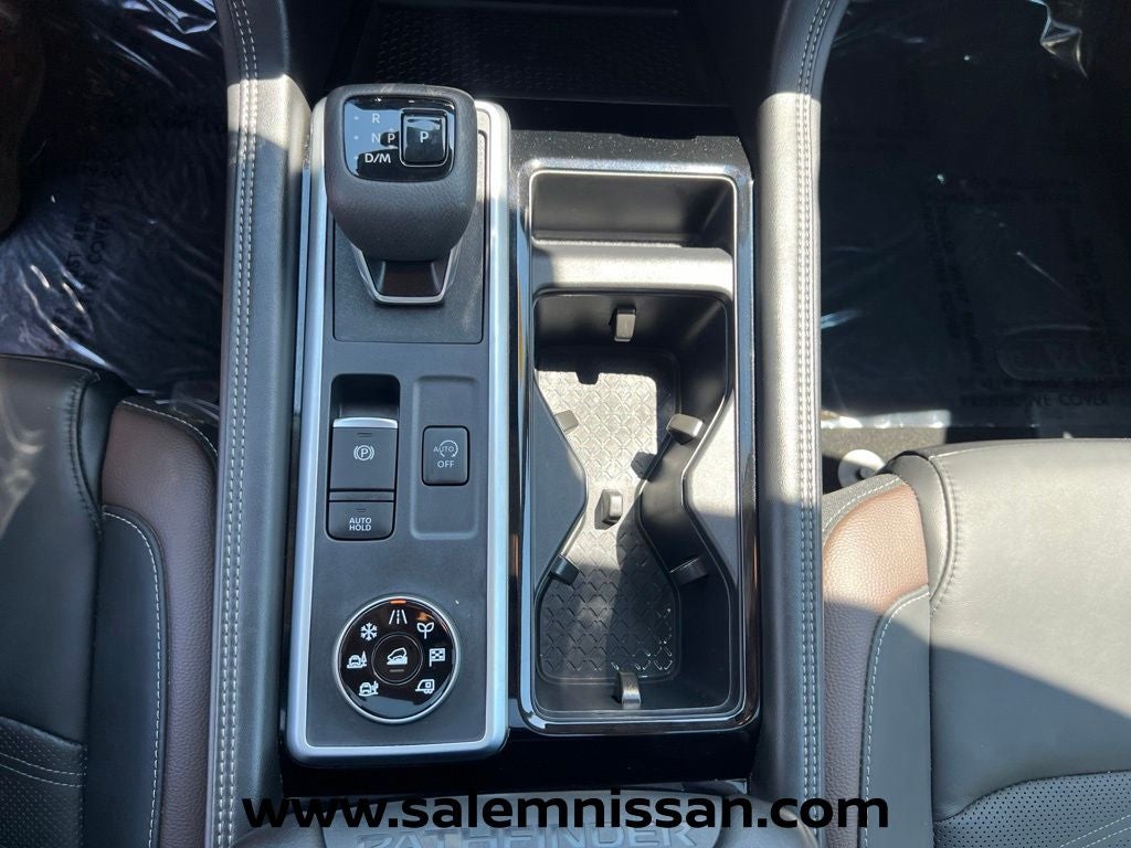 2025 Nissan Pathfinder Platinum
