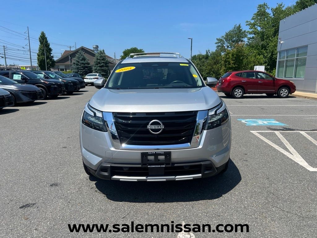 2025 Nissan Pathfinder Platinum