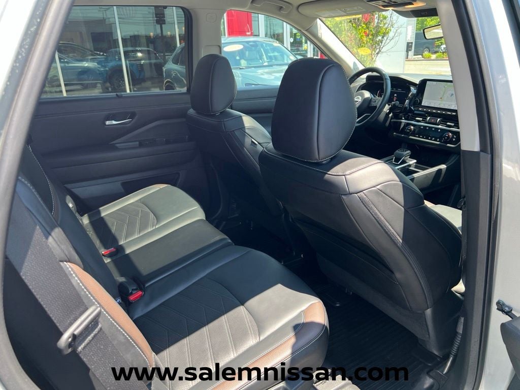 2025 Nissan Pathfinder Platinum