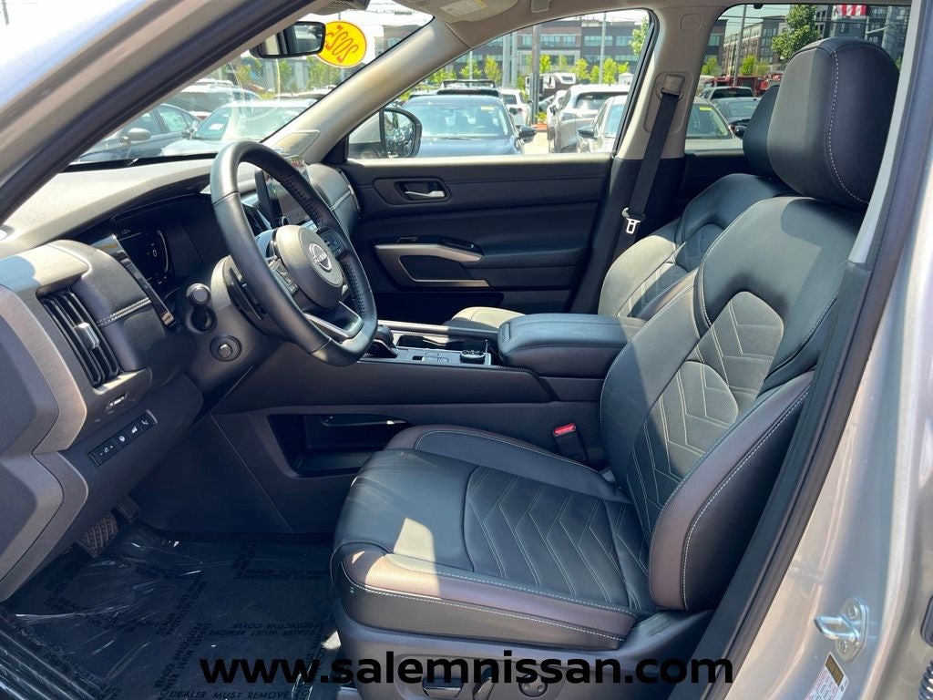 2025 Nissan Pathfinder Platinum