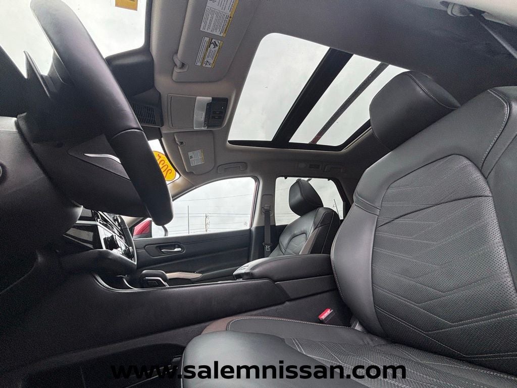 2025 Nissan Pathfinder Platinum