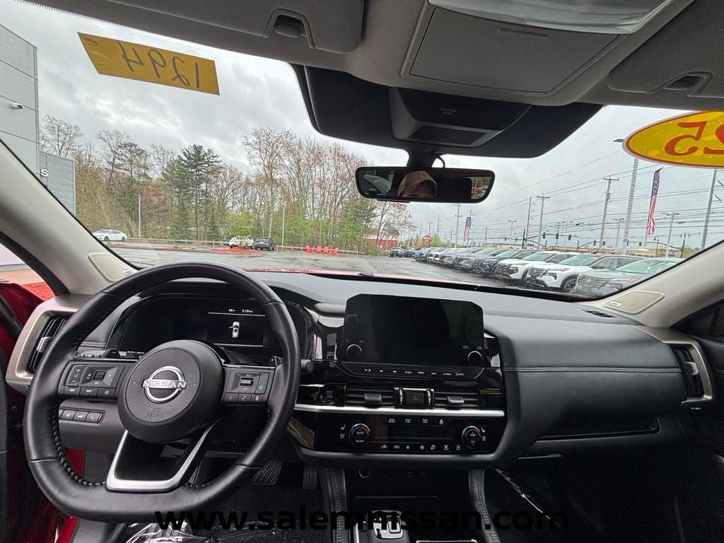 2025 Nissan Pathfinder Platinum