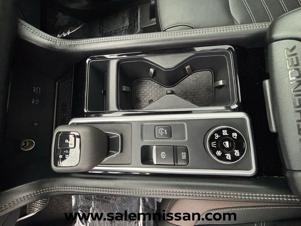 2025 Nissan Pathfinder Platinum