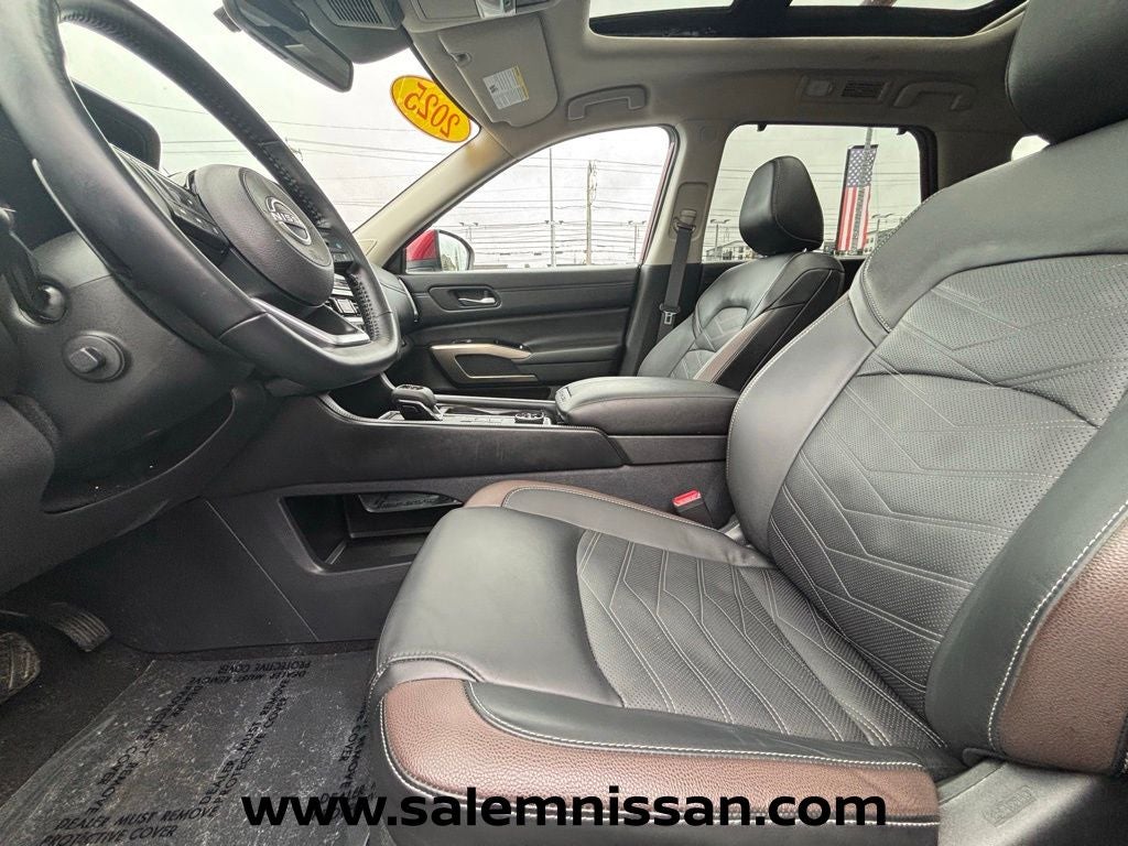 2025 Nissan Pathfinder Platinum