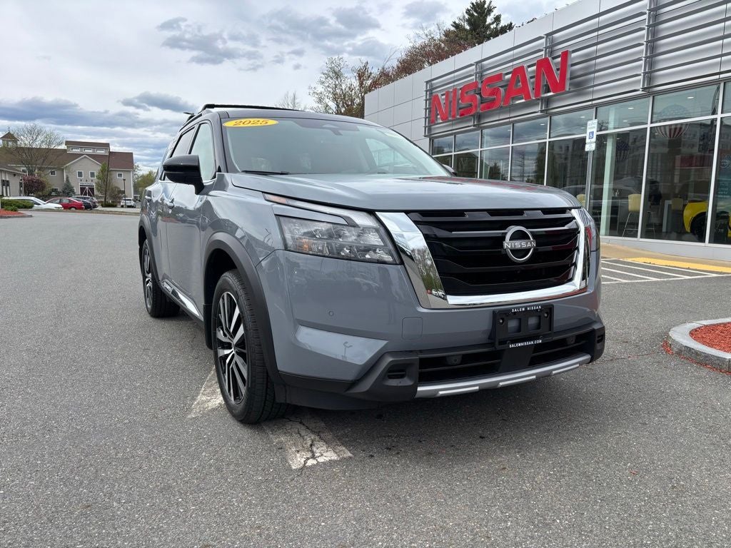 2025 Nissan Pathfinder Platinum 4WD's photo