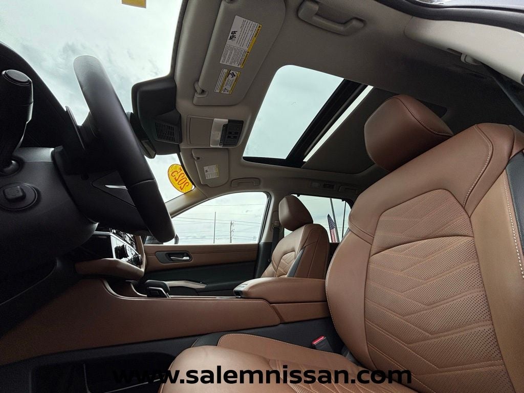 2025 Nissan Pathfinder Platinum