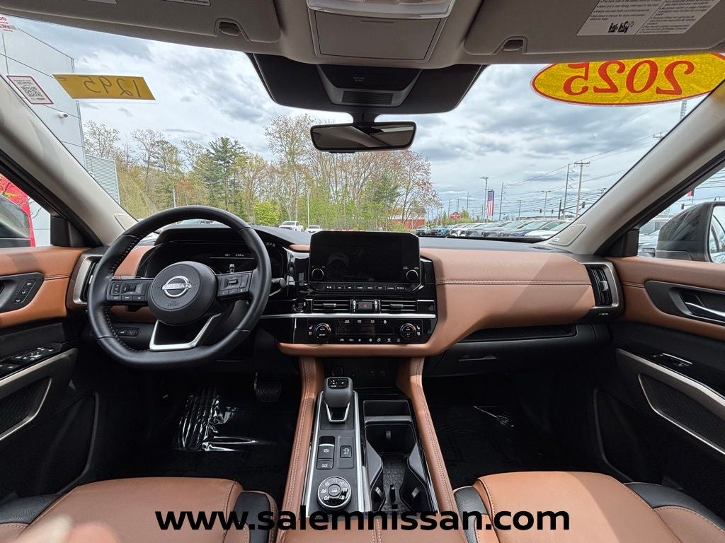 2025 Nissan Pathfinder Platinum