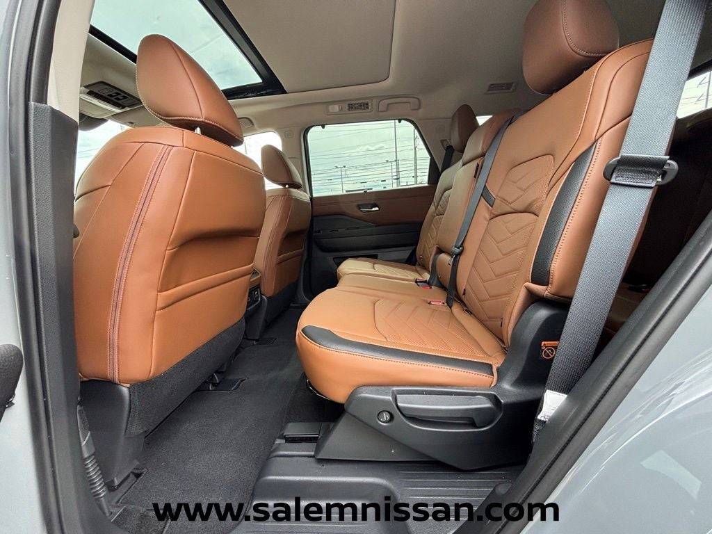 2025 Nissan Pathfinder Platinum