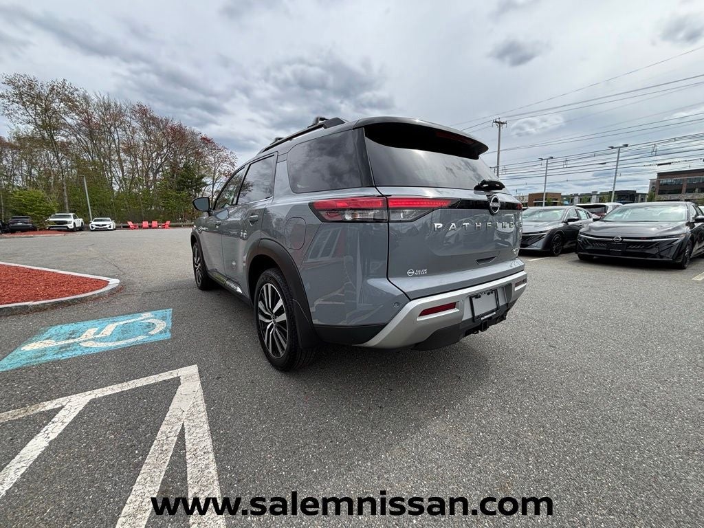 2025 Nissan Pathfinder Platinum