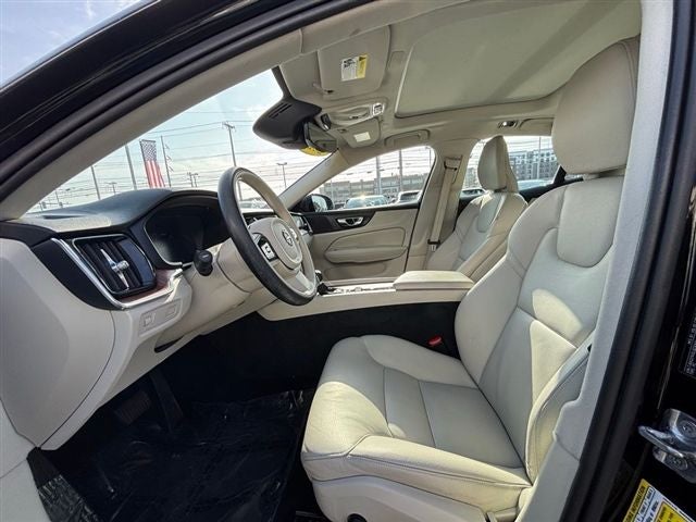 2020 Volvo S60 T6 Momentum