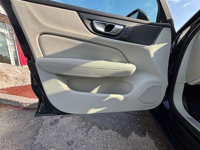 2020 Volvo S60 T6 Momentum