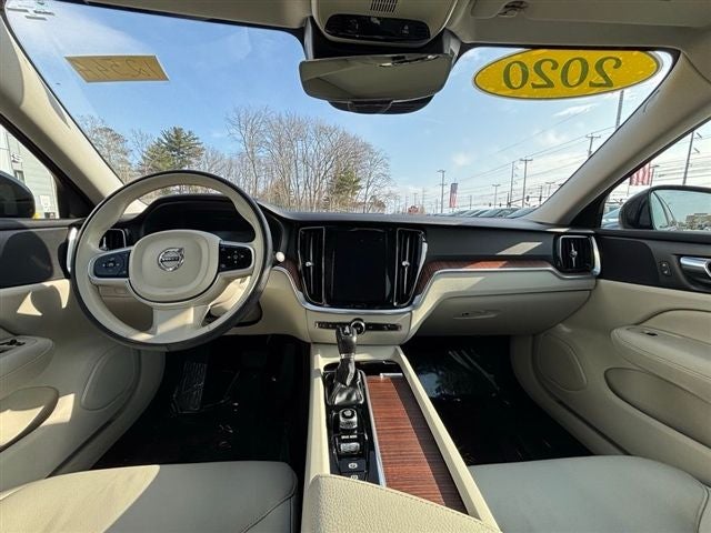2020 Volvo S60 T6 Momentum