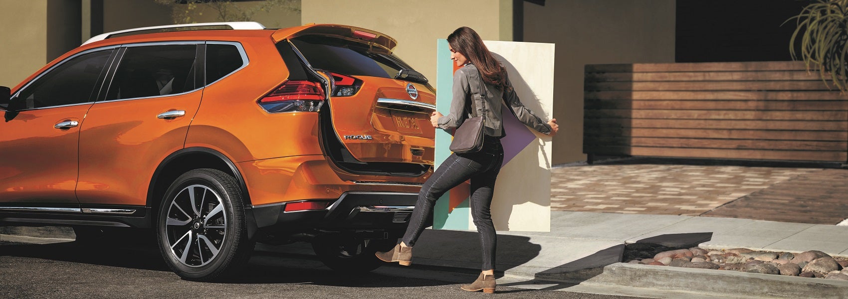 Customer loading a Nissan SUV